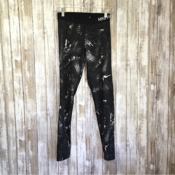 Nike Pro Black & White Compression Leggings - Picture 1 of 5